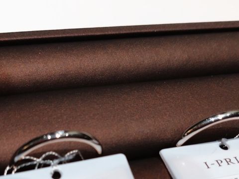 【アイプリモ(I-PRIMO)の口コミ】 とてもシンプルなプラチナリングです。厚みがないので指輪をつけなれてい…