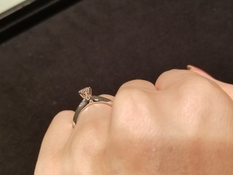 【ティファニー(Tiffany & Co.)の口コミ】 写真のものはティファニーセッティングというティファニーでいちばん有名…