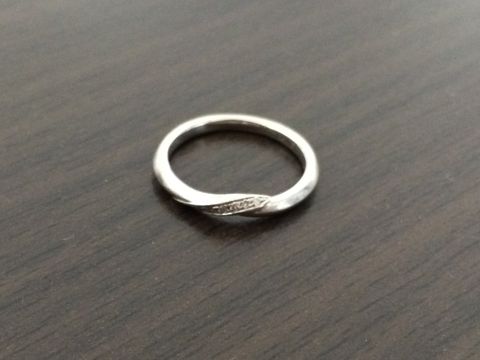 【4℃ BRIDAL(ヨンドシーブライダル)の口コミ】 デザインと刻印を総合的に考えて、こちらを選びました。似たようなデザイ…