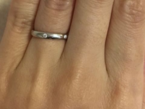 【ヴァン クリーフ＆アーペル(Van Cleef & Arpels)の口コミ】 デザインはきわめてシンプルなものを試着しました。素材はプラチナ、ダイ…