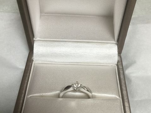 【ブルガリ(BVLGARI)の口コミ】 婚約指輪なので当然彼が一人で選んで渡してくれました。ですので、決めて…