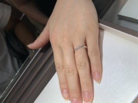 【アイプリモ(I-PRIMO)の口コミ】 キラキラしているものが好きなため、ダイヤが入っているデザインが良かっ…