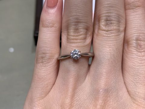 【アイプリモ(I-PRIMO)の口コミ】 王道の一粒ダイアモンドの指輪です。もう少し派手な指輪を探していました…