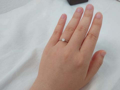 【アイプリモ(I-PRIMO)の口コミ】 0.2Ctの小ぶりなダイヤでしたが、私の手が小さかったため立て爪のデザイン…