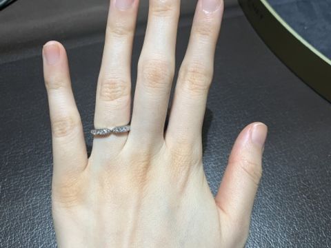 【ショーメ(CHAUMET)の口コミ】 きゅっと、くぼみのあるデザインのため指が細く、綺麗に見えるのがポイン…