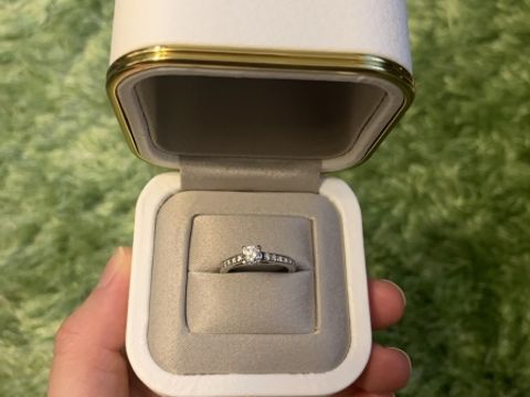 【ブシュロン(BOUCHERON)の口コミ】 普段使いしやすいように、一粒ダイヤモンドではなく全体的にダイヤモンド…