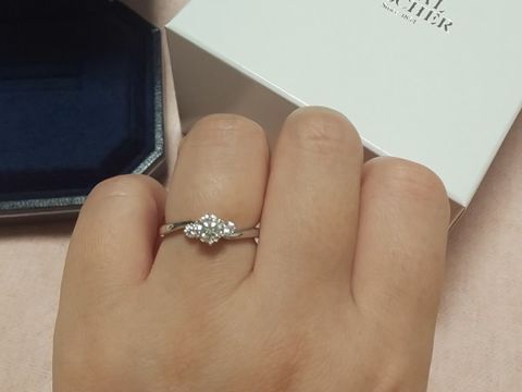 【ROYAL ASSCHER(ロイヤル・アッシャー)の口コミ】 ウェーブラインは似合わないと思って避けていましたが、こちらはセンター…