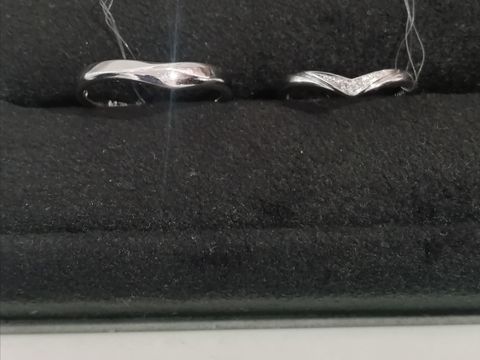 【GALA JEWELRY(ガラジュエリー)の口コミ】 Ｖラインのシンプルめのデザインで選びました。婚約指輪がソリティアタイ…