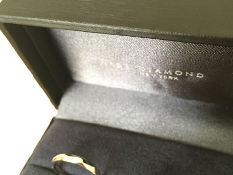 【ラザール ダイヤモンド(LAZARE DIAMOND)の口コミ】 他のブランドの指輪も検討しましたが、ダイヤモンドの輝きが1番美しく綺麗…