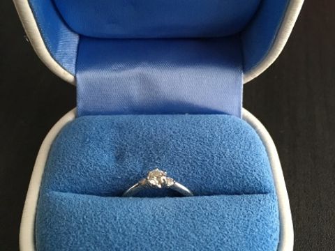 【銀座ダイヤモンドシライシの口コミ】 結婚指輪に合うV字の婚約指輪を探しており、ぴったりのものが見つかったの…