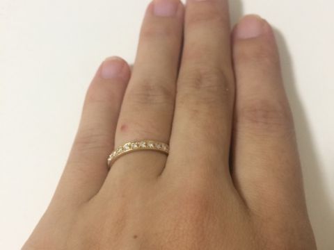 【4℃ BRIDAL(ヨンドシーブライダル)の口コミ】 ダイヤの輝きを楽しめるハーフエタニティタイプのリングです。キラキラし…