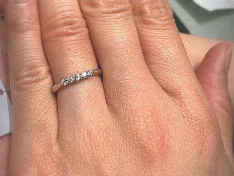 【アイプリモ(I-PRIMO)の口コミ】 婚約指輪が買ってないですので、ノーナの指輪は5つのダイヤモンドがついて…