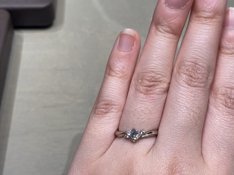 【アイプリモ(I-PRIMO)の口コミ】 シンプルなソリテールリングも良いですが、こういったメレダイヤが入った…