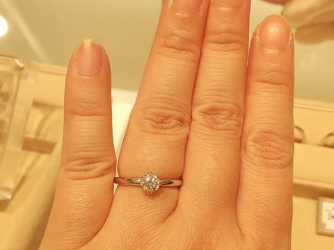 【ギンザタナカブライダル(GINZA TANAKA BRIDAL)の口コミ】 エンゲージらしく一粒だいやのデザインを探していて、でも普通のものでは…