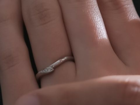 【俄(にわか)の口コミ】 指が細く長く見えたことと指輪の意味合いが素敵だったことが購入の決め手…