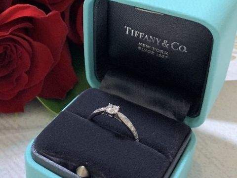【ティファニー(Tiffany & Co.)の口コミ】 婚約指輪は彼の中でティファニーにあこがれがあったようで、プロポーズの…