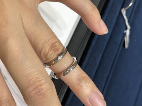 【4℃ BRIDAL(ヨンドシーブライダル)の口コミ】 他のブランドに比べて店舗が広かったこともあり、ショーケースの指輪の種…