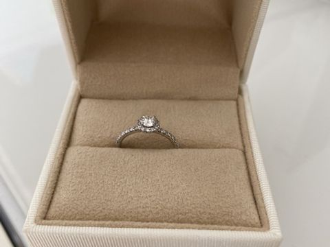 【BRILLIANCE+(ブリリアンスプラス)の口コミ】 婚約指輪はどうしても自分の好きなデザインの物が欲しくて、調べたらこち…