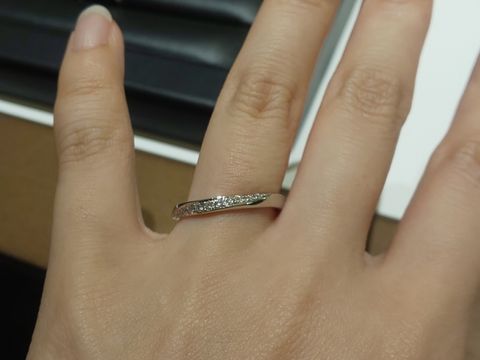 【ラザール ダイヤモンド(LAZARE DIAMOND)の口コミ】 キラキラしすぎると目立つと思い、メレダイヤが3～5石くらいの指輪を探し…
