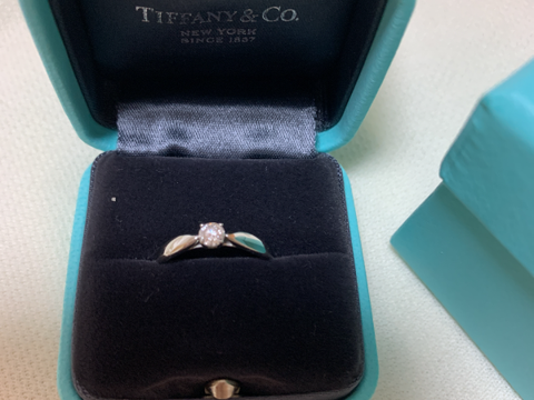 【ティファニー(Tiffany & Co.)の口コミ】 私は指が太いのがコンプレックスだったのですが、こちらの指輪は本当につ…