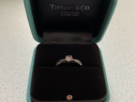 【ティファニー(Tiffany & Co.)の口コミ】 デザインがとても可愛いです。元々、ティファニーの婚約指輪を探していて…