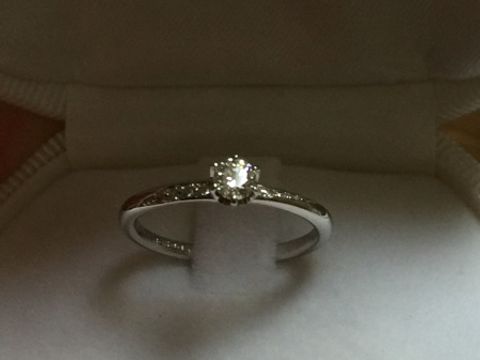 【TRECENTI(トレセンテ)の口コミ】 ダイヤがいっぱい付いているものより、シンプルなものがよく、旦那にリク…