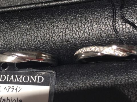 【エクセルコダイヤモンド(EXELCO DIAMOND)の口コミ】 ストレートの指輪を探しておりましたが、こちはストレートの中に柔らかい…