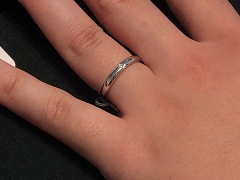 【カルティエ(Cartier)の口コミ】 シンプルですが、ダイヤモンドの存在感はきちんとあります。リングは平た…