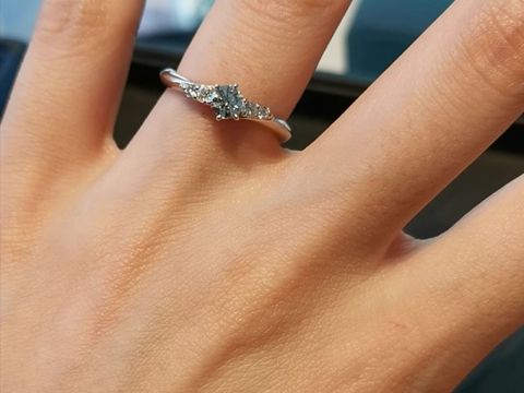 【銀座ダイヤモンドシライシの口コミ】 一粒ダイヤよりも、周りにダイヤモンドがついているものを探していました…