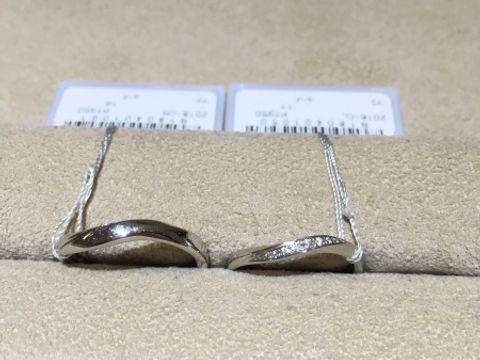 【TRECENTI(トレセンテ)の口コミ】 ウェーブのデザインでダイヤモンドを中央にあしらっていて指になじむデザ…