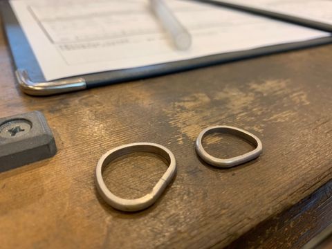 【鎌倉彫金工房の口コミ】 自分たちでオリジナルの世界に一つの指輪が作れるので決めた。手作りだか…