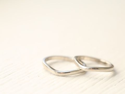 【カルティエ(Cartier)の口コミ】 バレリーナは指が細く見えるV字のようになっている面と、カルティエのロゴ…