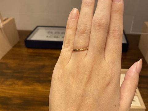 【ith(イズ)の口コミ】 【指輪のデザイン】
はめさせていただいたのはメビウスドゥーエの他のお客…