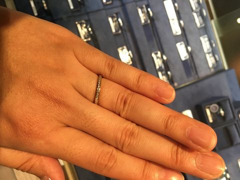 【ROYAL ASSCHER(ロイヤル・アッシャー)の口コミ】 初めはプラチナの一択でしたが、こちらをつけてみて肌馴染みの良さからゴ…
