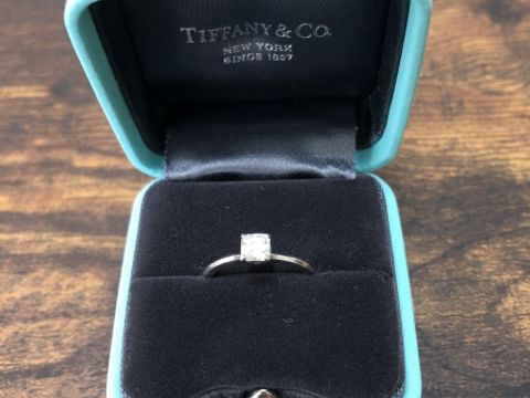 【ティファニー(Tiffany & Co.)の口コミ】 ダイヤモンドの専門店などでも見ましたが、やはりデザインの良さが際立ち…