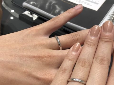 【エクセルコダイヤモンド(EXELCO DIAMOND)の口コミ】 シンプルなストレートリングで服装を選ばないデザインだと思います。ダイ…