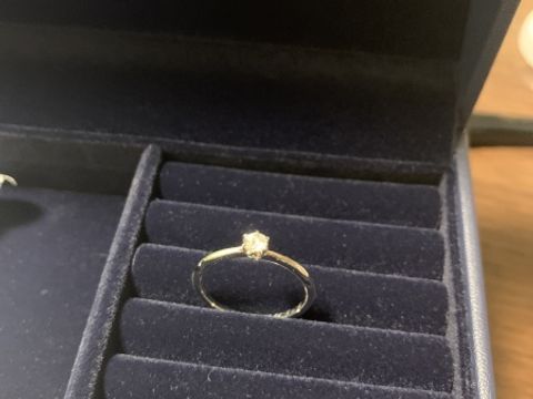 【銀座ダイヤモンドシライシの口コミ】 彼女の気にいるデザインであった。ダイヤモンドがカラット、カット、カラ…