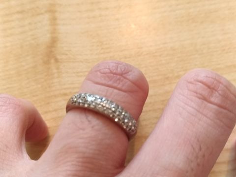 【Ponte Vecchio(ポンテヴェキオ)の口コミ】 小さなダイヤが36個、ぎっしりと散りばめられているところが大変気に入り…