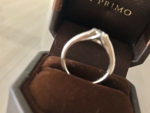 【アイプリモ(I-PRIMO)の口コミ】 同棲していた彼がサプライズで
用意してくれた指輪です。
すごくキラキラ…