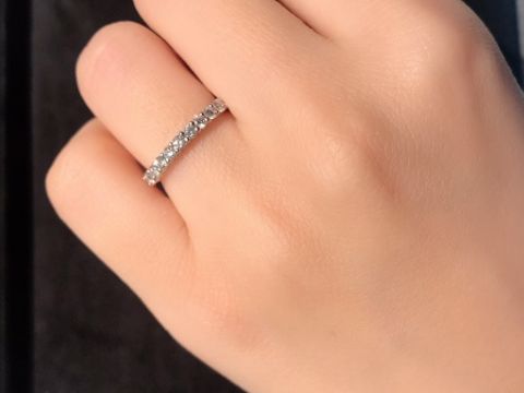 【ティファニー(Tiffany & Co.)の口コミ】 結婚指輪はレール留めのハーフエタニティにしようと思っていたので、まず…