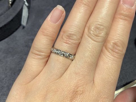 【ショーメ(CHAUMET)の口コミ】 パリのヴァンドーム広場に建てられた記念柱をイメージしてつくられたデザ…