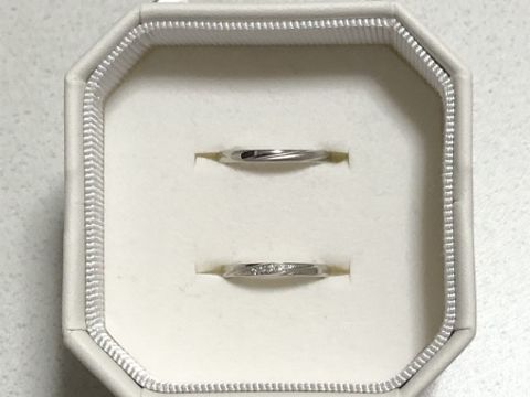 【4℃ BRIDAL(ヨンドシーブライダル)の口コミ】 夫がなるべくシンプルなものがいいとの希望で、ストレートのデザインのも…