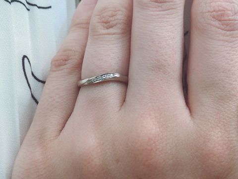 【銀座ダイヤモンドシライシの口コミ】 もともとはストレートラインの結婚指輪を購入する予定だったのですが、店…