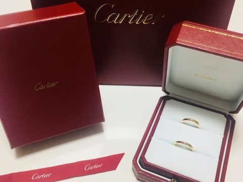 【カルティエ(Cartier)の口コミ】 夫婦共に何も装飾がなくシンプルなデザインで、肌馴染みの良いゴールドの…
