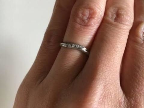 【アイプリモ(I-PRIMO)の口コミ】 波打つような形が特にすきで試着させてもらいました。
派手じゃなくて指を…