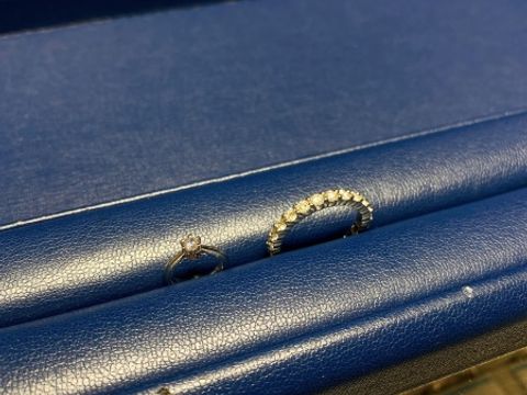 【銀座ダイヤモンドシライシの口コミ】 結婚指輪で大きめのダイヤモンドが5つほどついているのを探しました。なか…