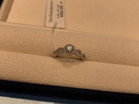 【ヴァンドーム青山(VENDOME AOYAMA)の口コミ】 キラキラが好きで、サイドがキラキラなもので検討しておりました。ふらっ…