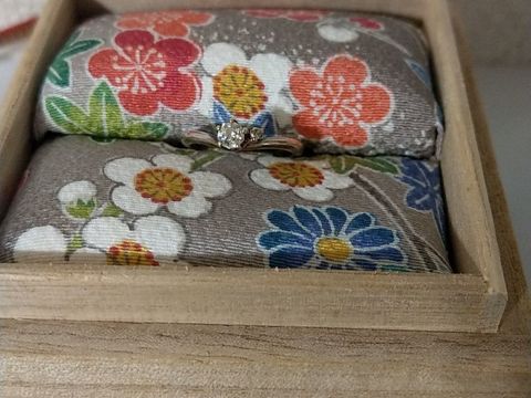 【杢目金屋(もくめがねや)の口コミ】 フルオーダーだったので細かな希望が叶いました。
ダイヤモンドは専用のメ…
