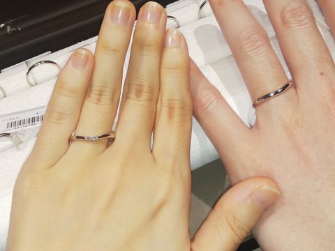 【アイプリモ(I-PRIMO)の口コミ】 V字のプラチナ製の結婚指輪です。ペアです。V字なので指が長く見えます。…