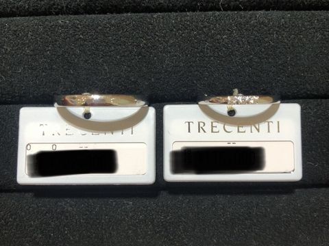 【TRECENTI(トレセンテ)の口コミ】 ２つとも、プラチナでストレートリング
右はダイヤが３石付いているデザイ…
